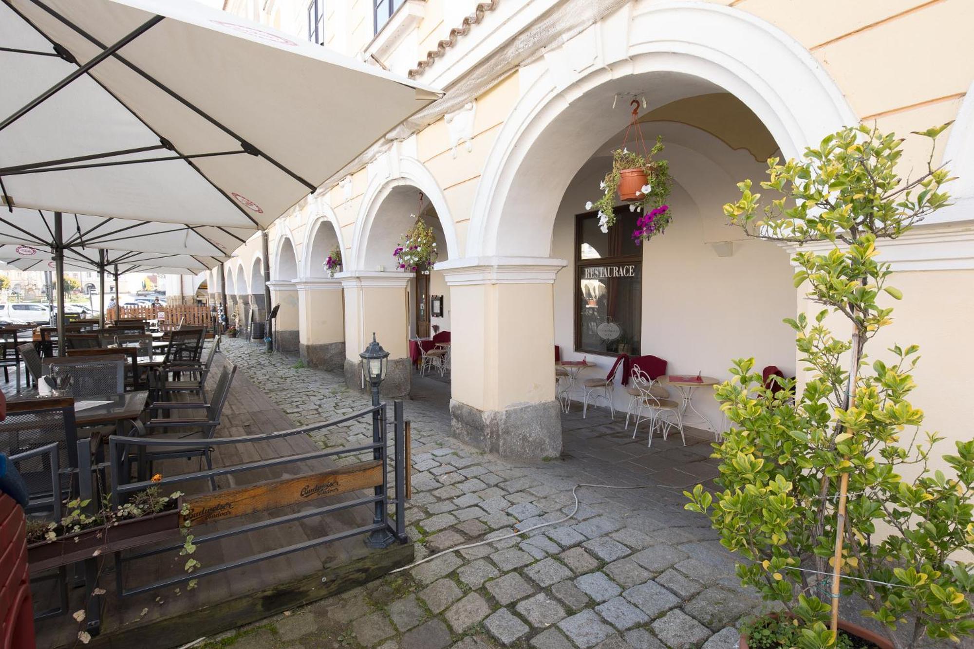 Hotel U Cerneho Orla Telč Kültér fotó