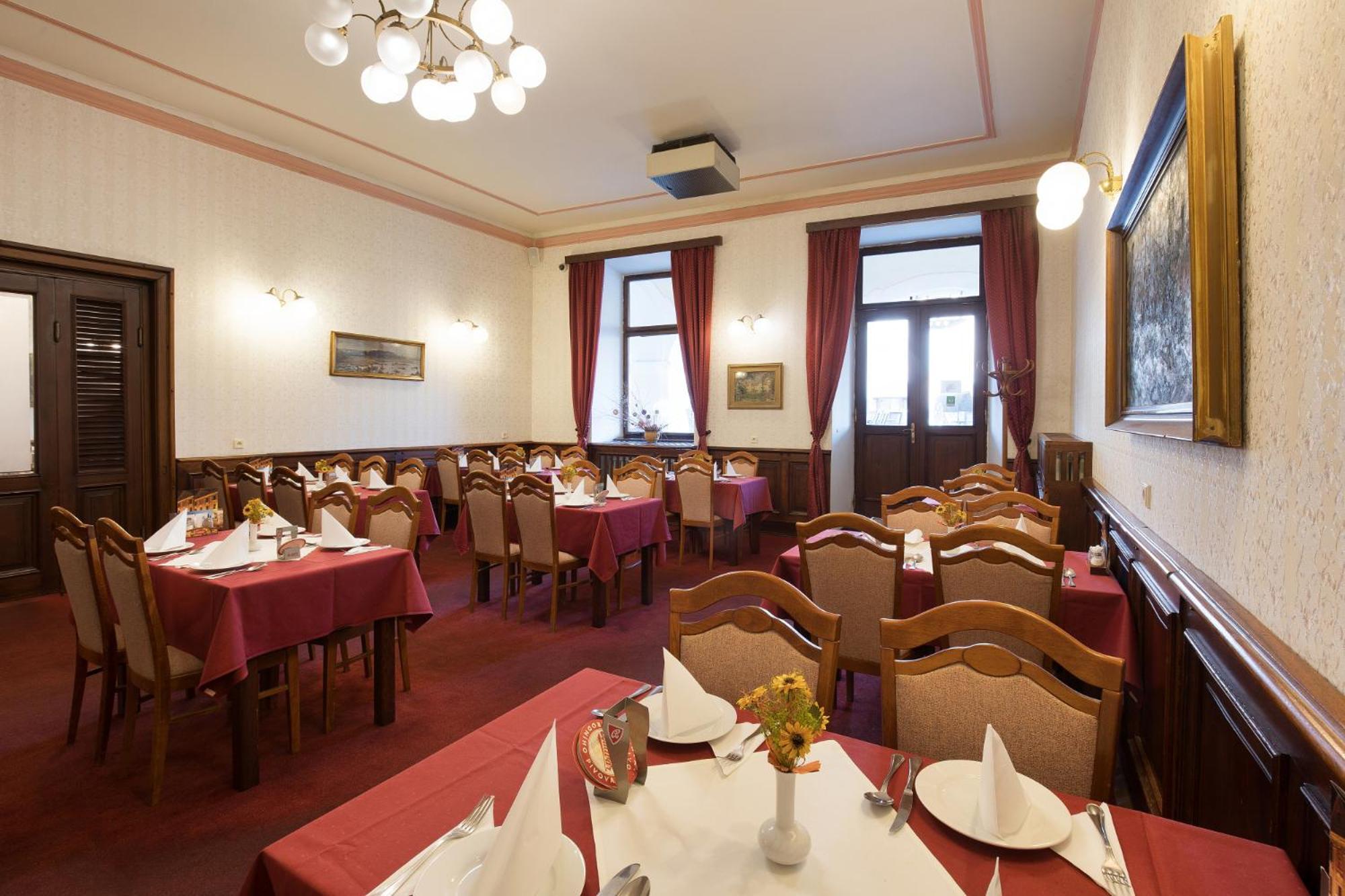 Hotel U Cerneho Orla Telč Kültér fotó