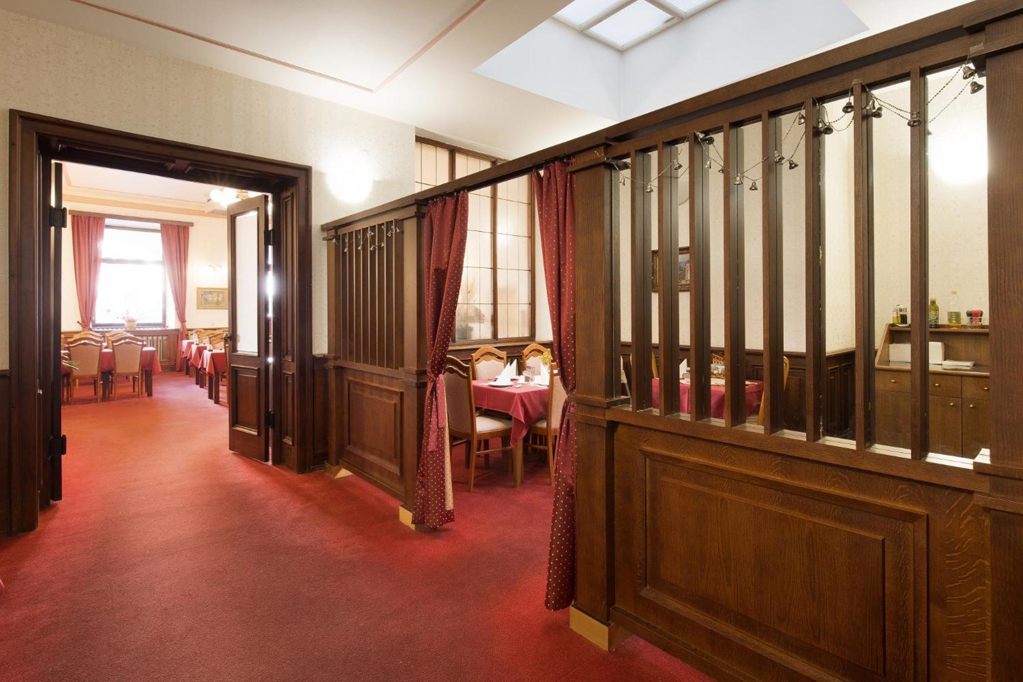 Hotel U Cerneho Orla Telč Kültér fotó