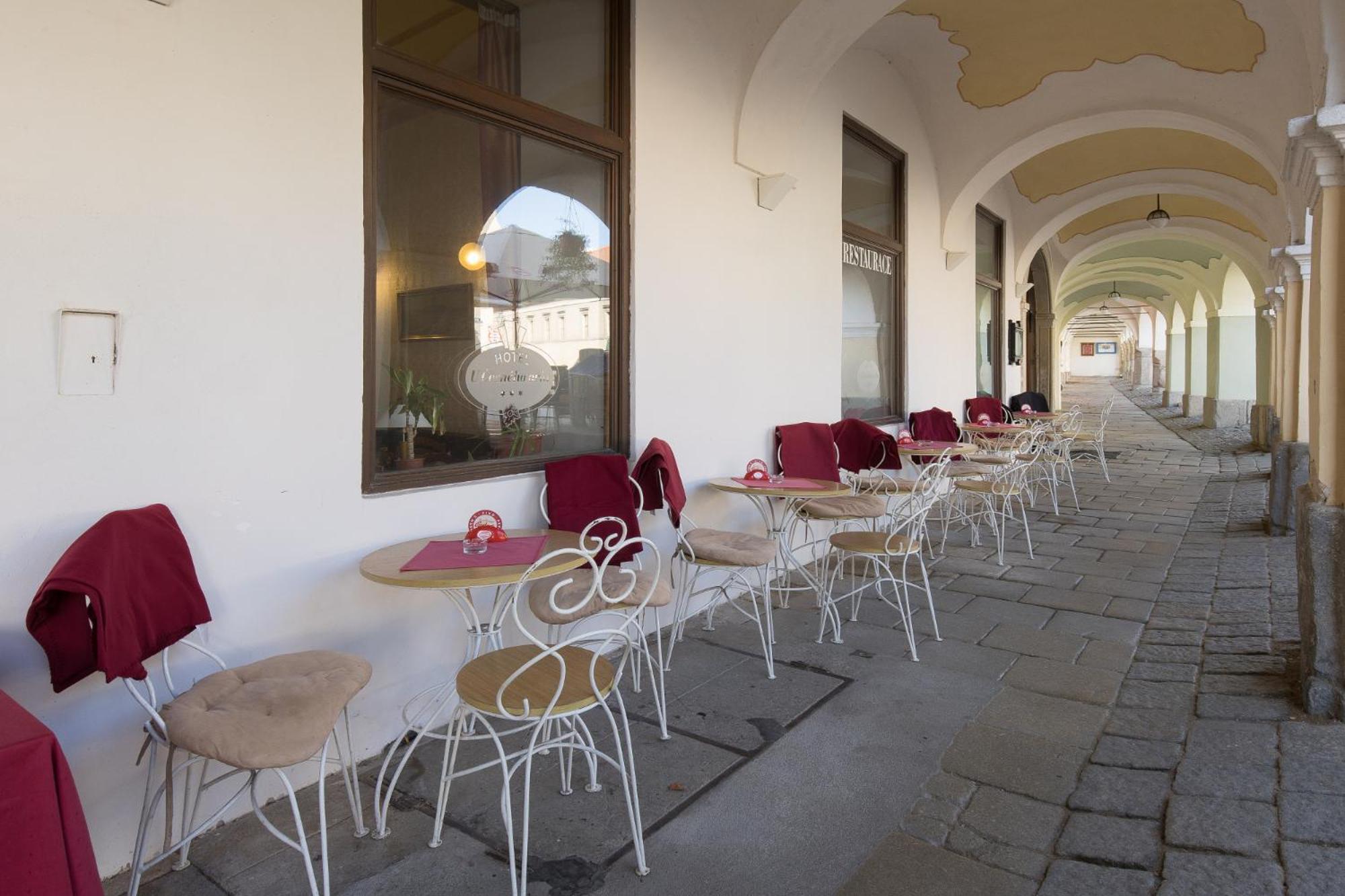 Hotel U Cerneho Orla Telč Kültér fotó