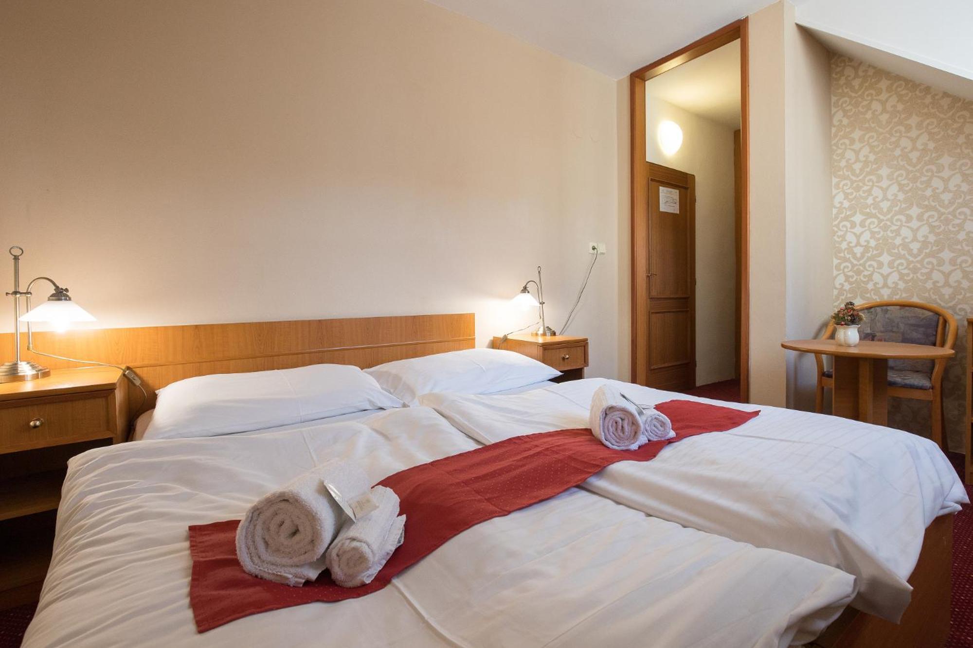 Hotel U Cerneho Orla Telč Kültér fotó