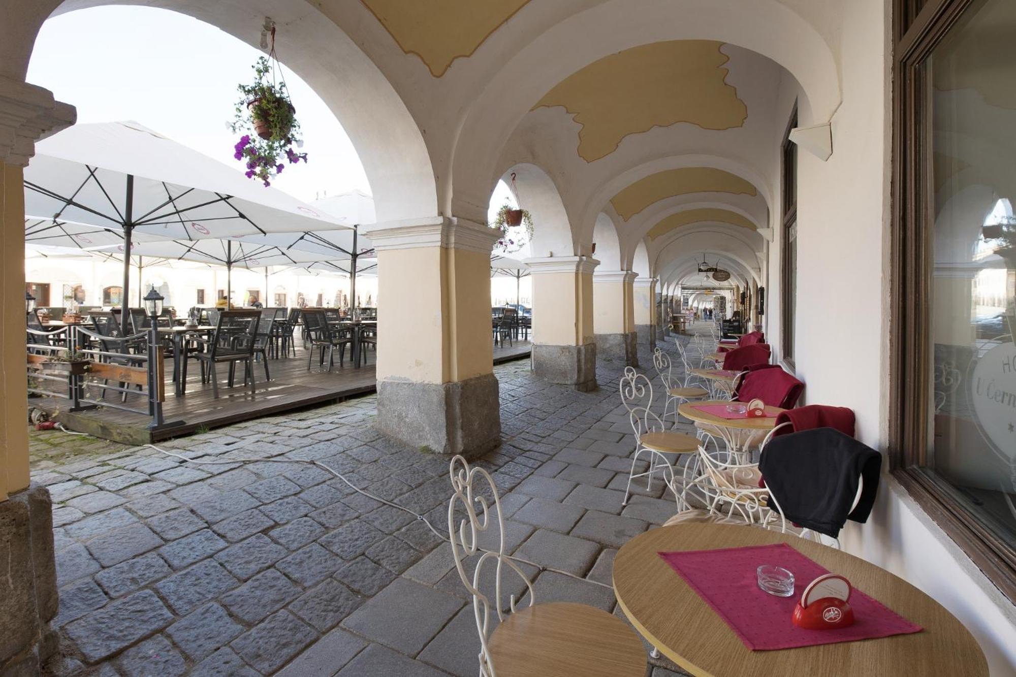Hotel U Cerneho Orla Telč Kültér fotó