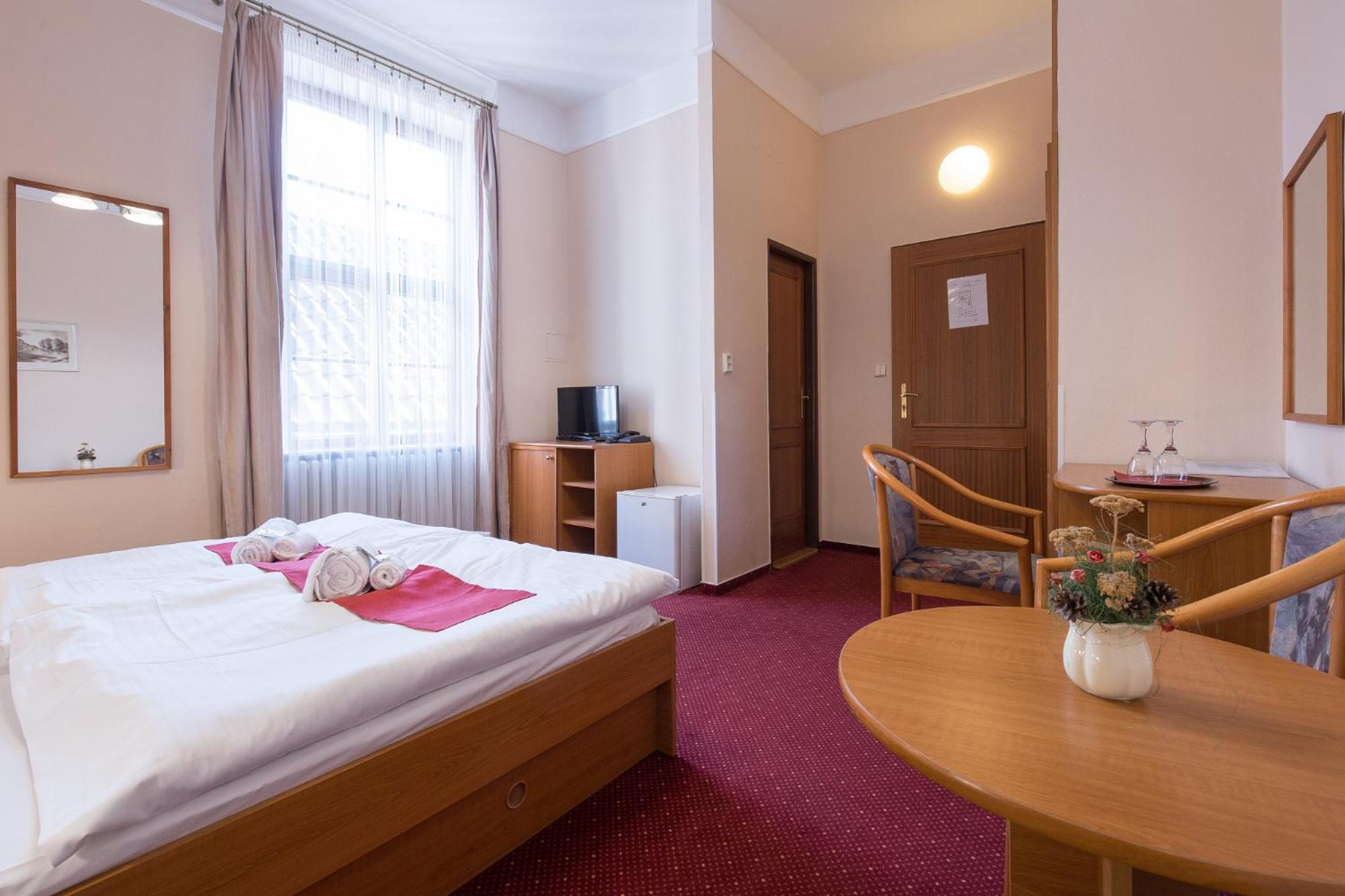 Hotel U Cerneho Orla Telč Kültér fotó