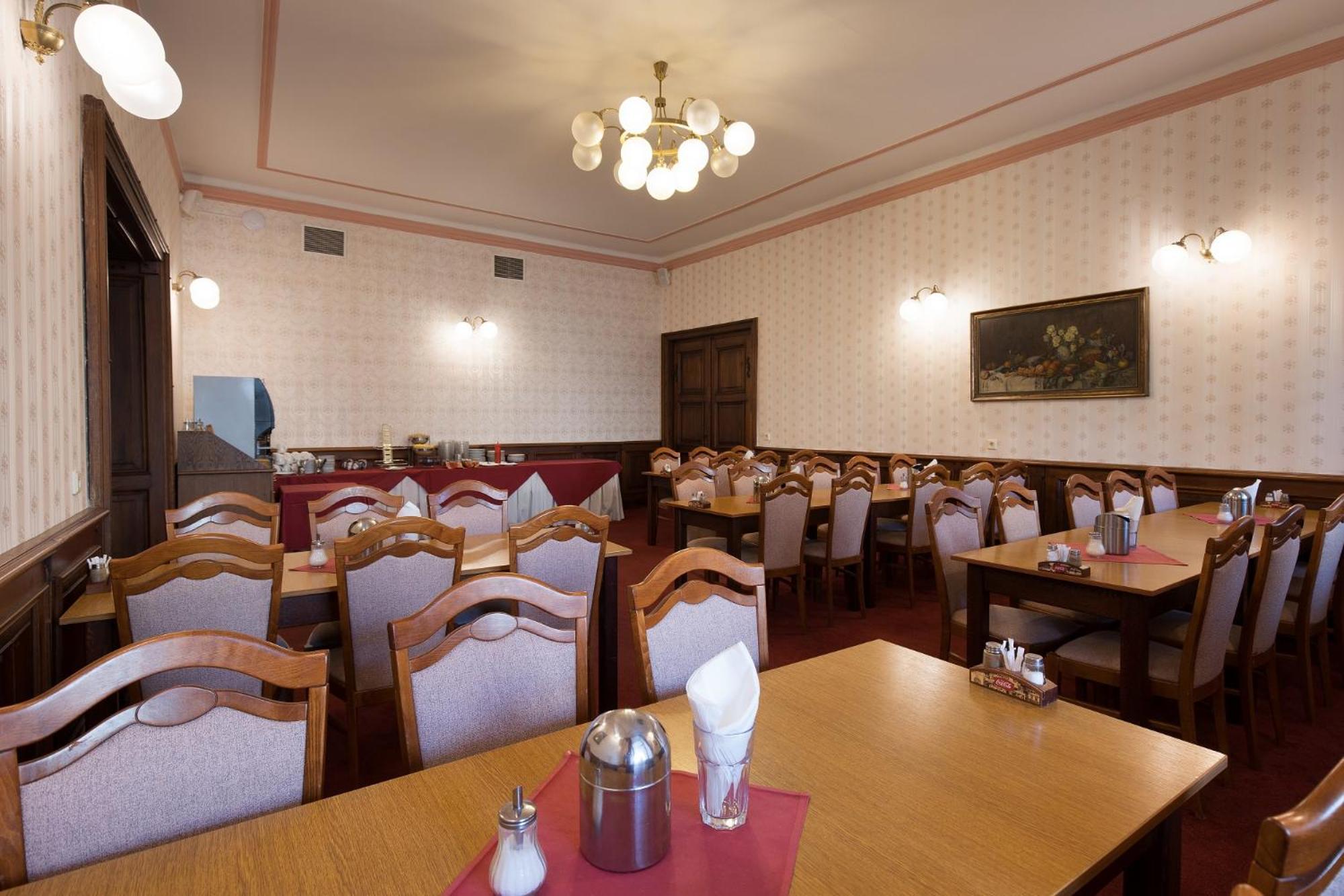 Hotel U Cerneho Orla Telč Kültér fotó
