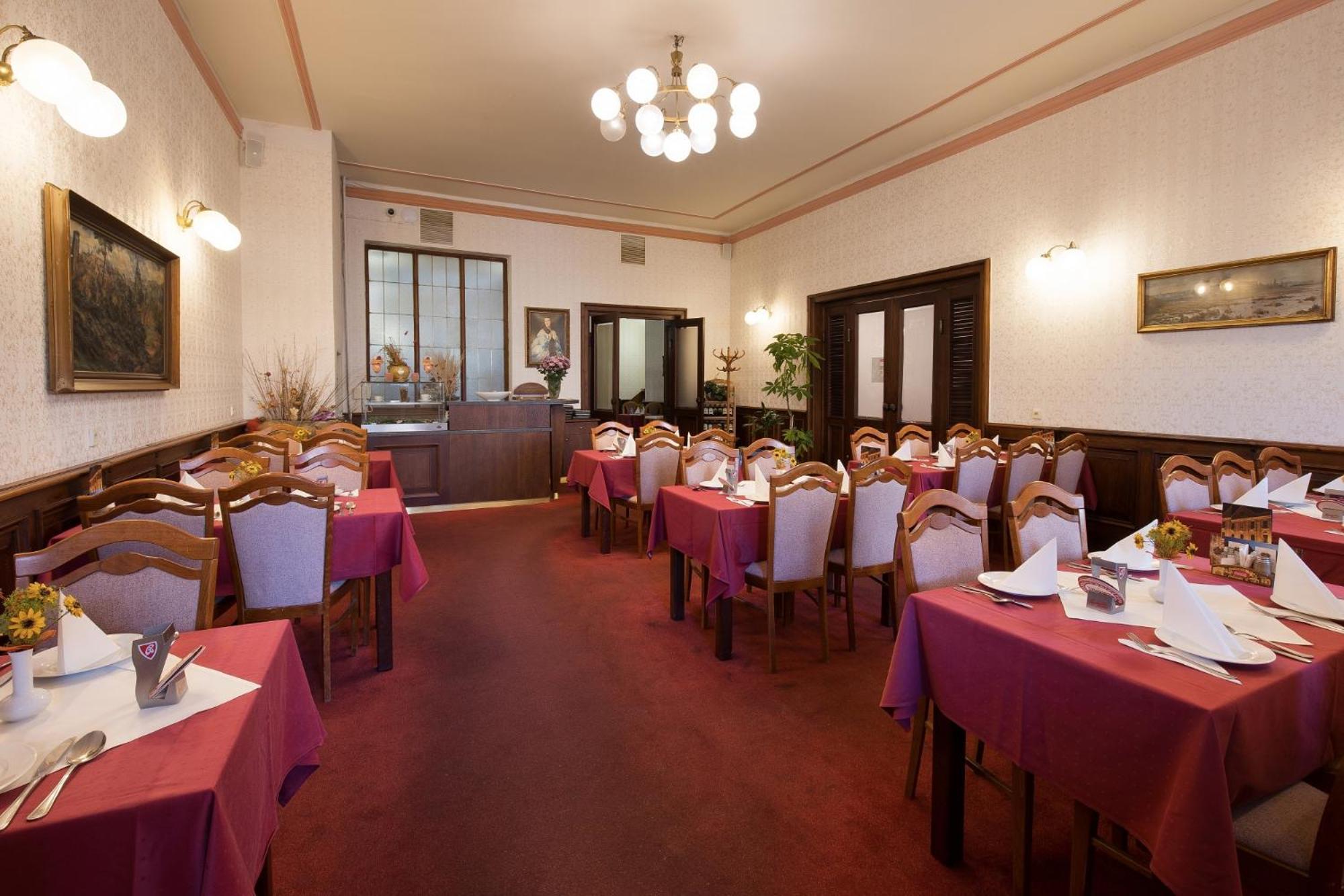 Hotel U Cerneho Orla Telč Kültér fotó