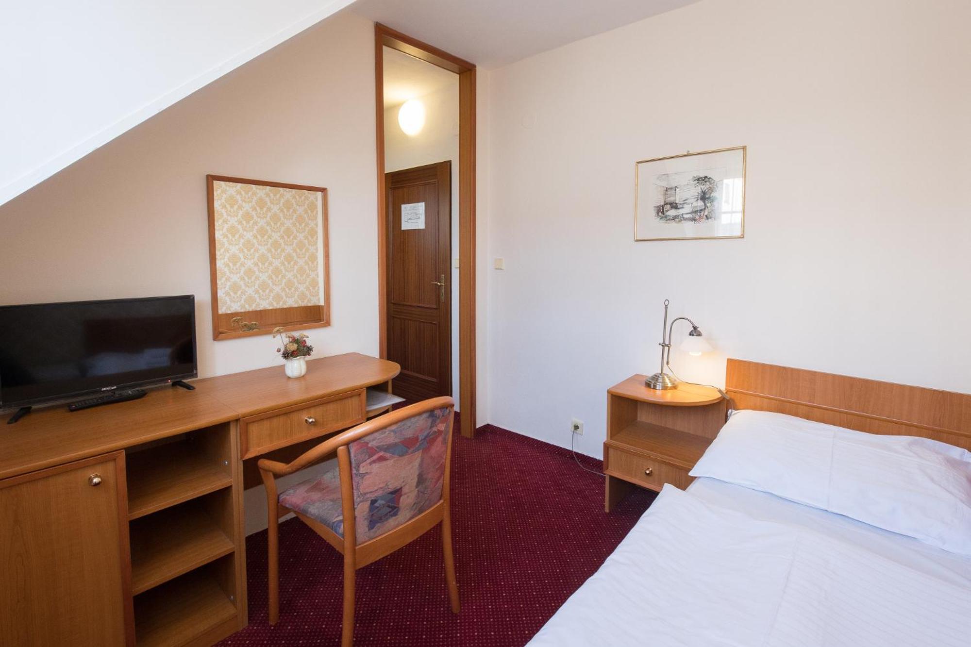 Hotel U Cerneho Orla Telč Kültér fotó