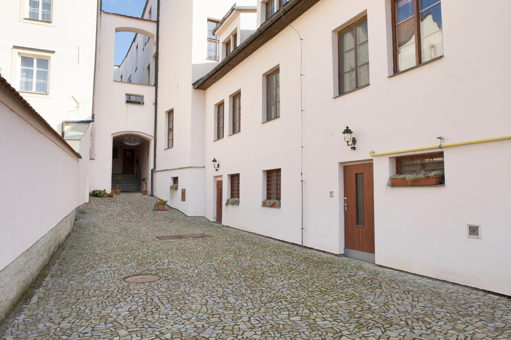 Hotel U Cerneho Orla Telč Kültér fotó