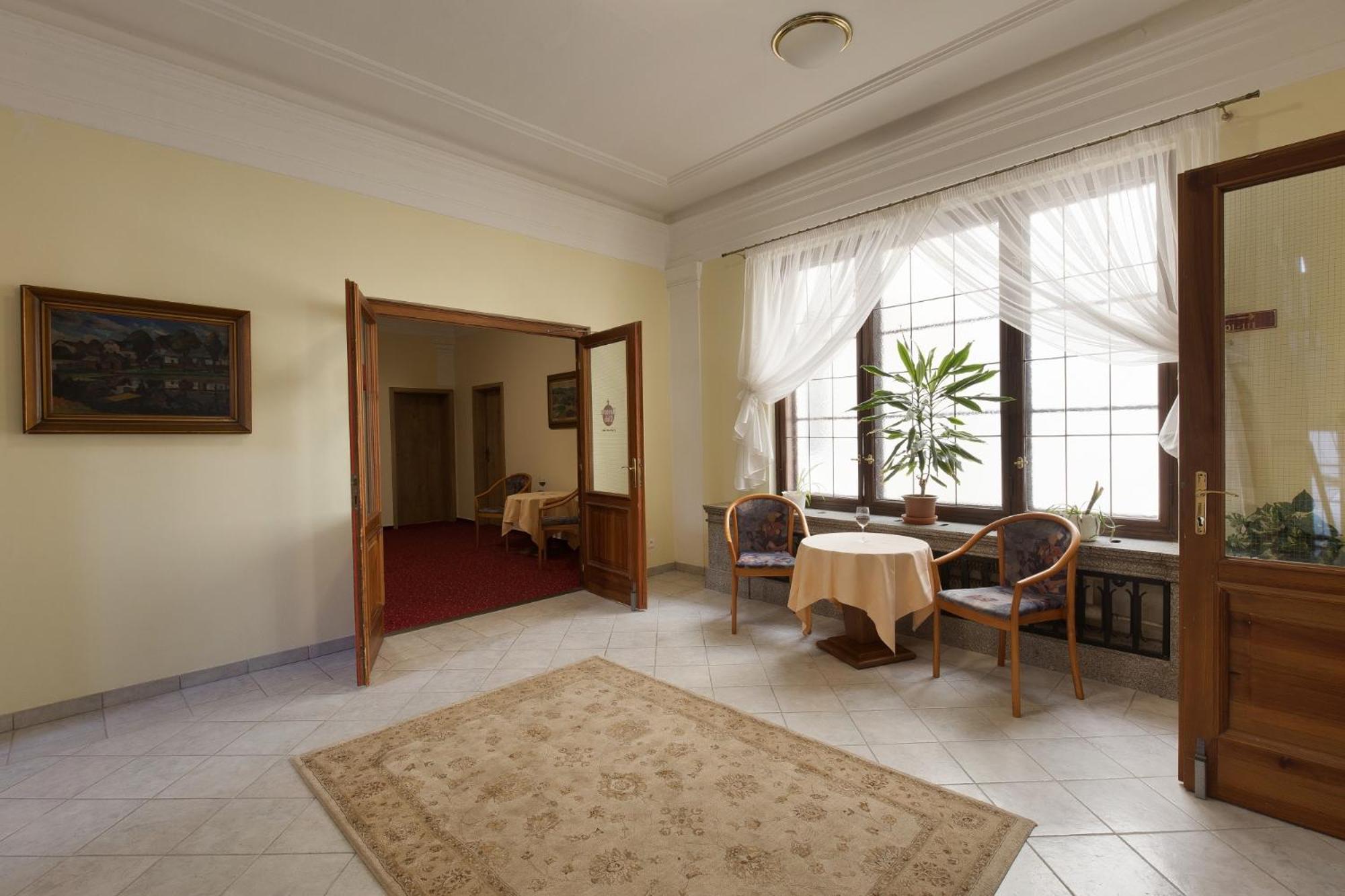 Hotel U Cerneho Orla Telč Kültér fotó