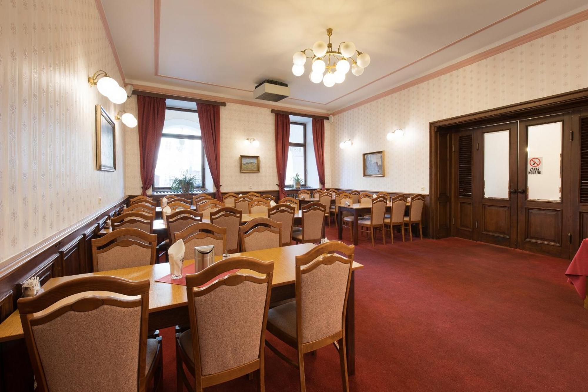 Hotel U Cerneho Orla Telč Kültér fotó
