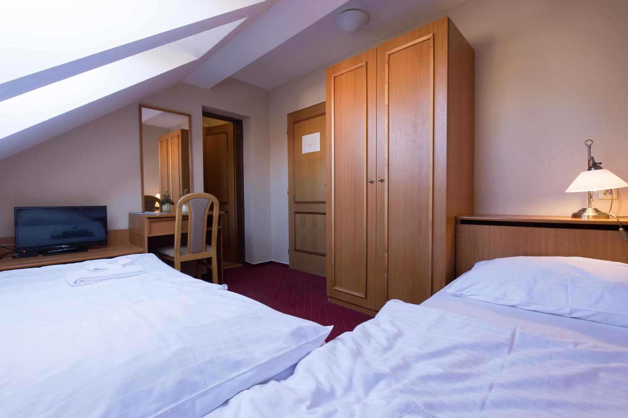 Hotel U Cerneho Orla Telč Kültér fotó