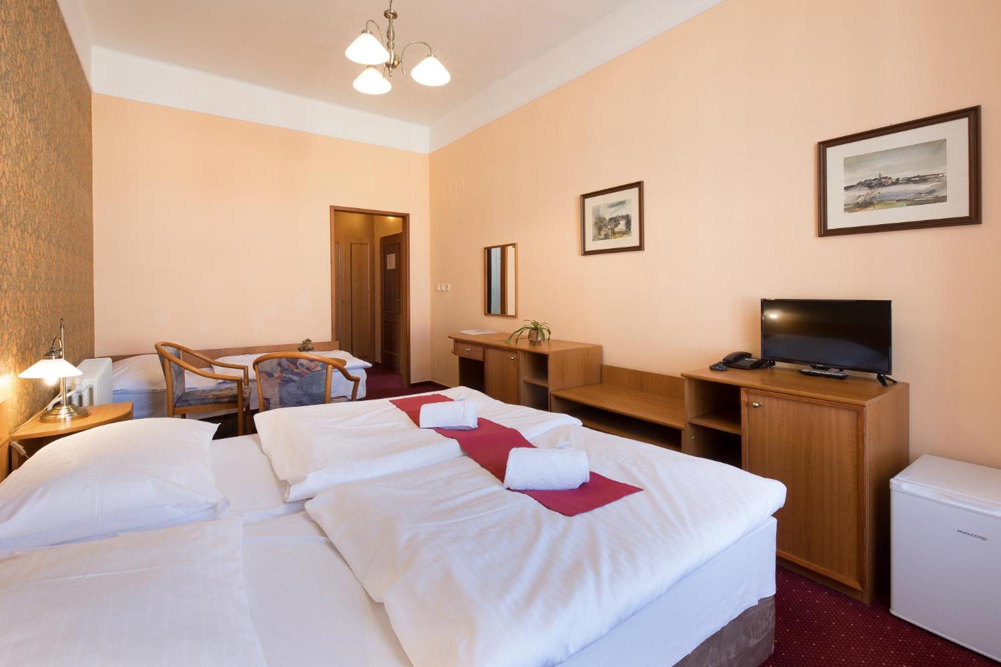 Hotel U Cerneho Orla Telč Kültér fotó