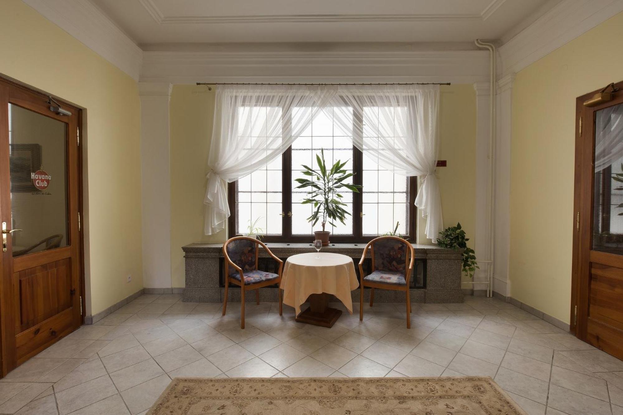 Hotel U Cerneho Orla Telč Kültér fotó