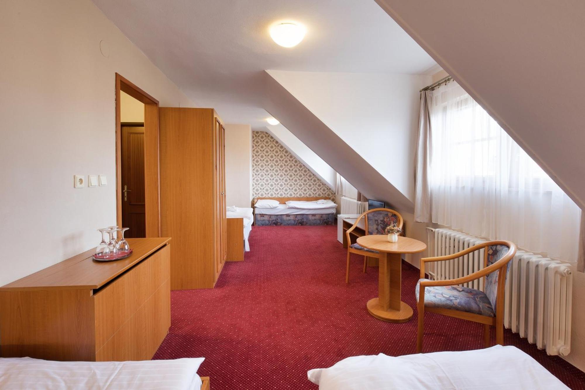 Hotel U Cerneho Orla Telč Kültér fotó
