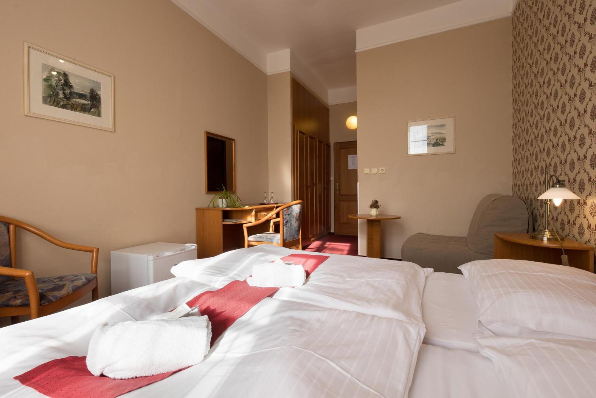 Hotel U Cerneho Orla Telč Kültér fotó